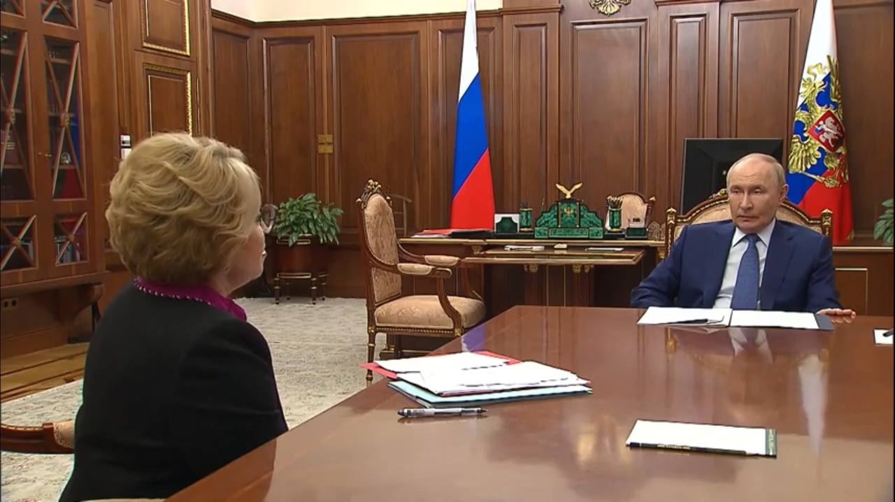 Тема студенческих семей обсуждалась на встрече президента России Владимира Путина с председателем Совета Федерации Валентиной Матвиенко  фото анонса