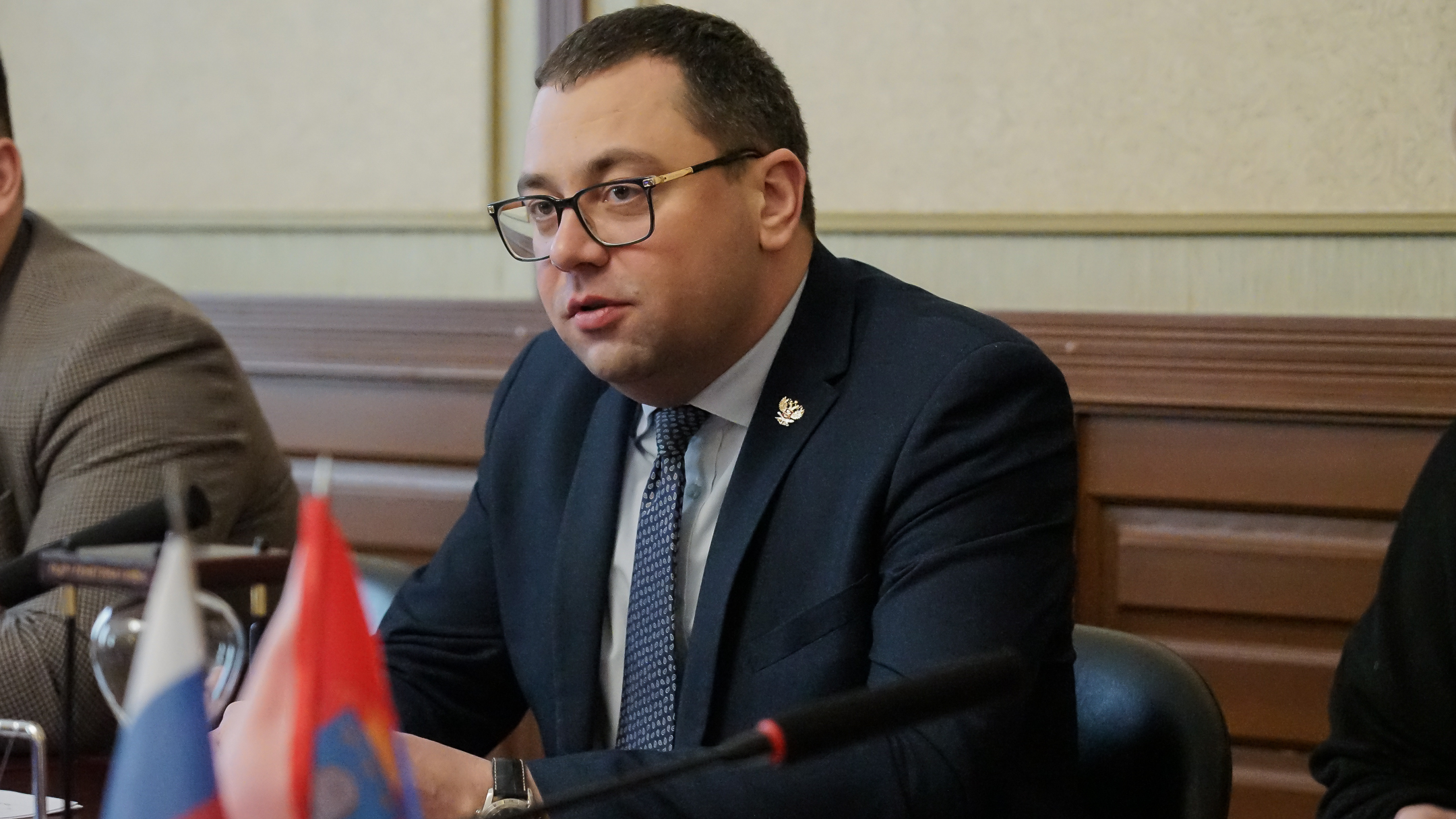 Изображение новости: Ректор Державинского Павел Моисеев встретился с волонтерами университета