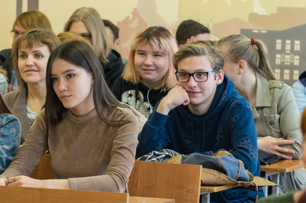 Изображение новости: Народный артист РФ, актер Анатолий Лобоцкий пообщался с державинцами