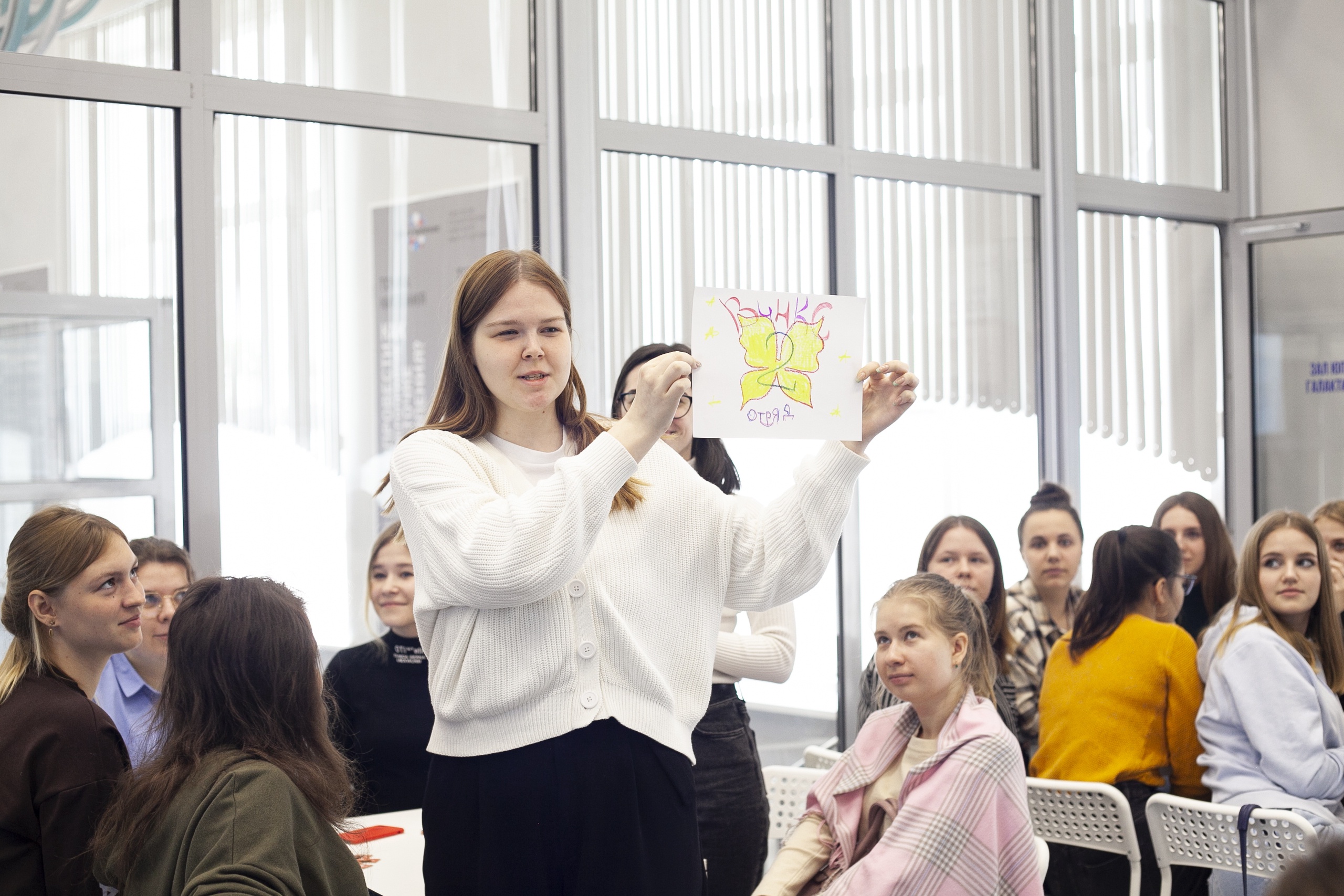Изображение новости: Преподаватель МГПУ Марина Борисова проводит мастер-классы по вожатской деятельности для студентов Державинского