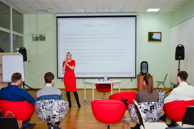 Изображение новости: Студенты и преподаватели ТГУ имени Г.Р. Державина на дипломатическом семинаре