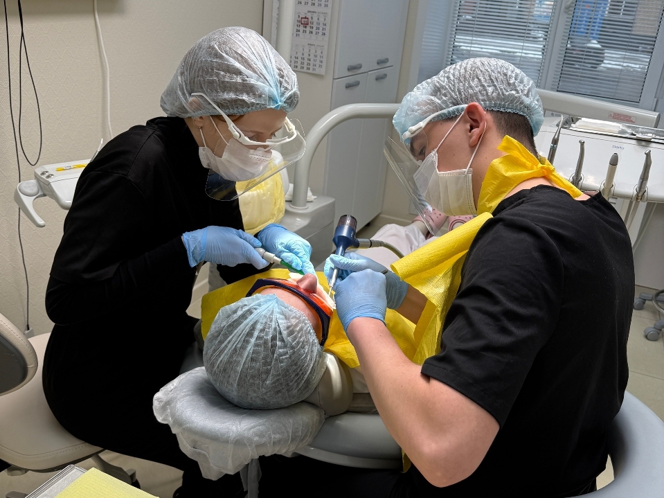 Продолжается практика у студентов-стоматологов Медицинского факультета