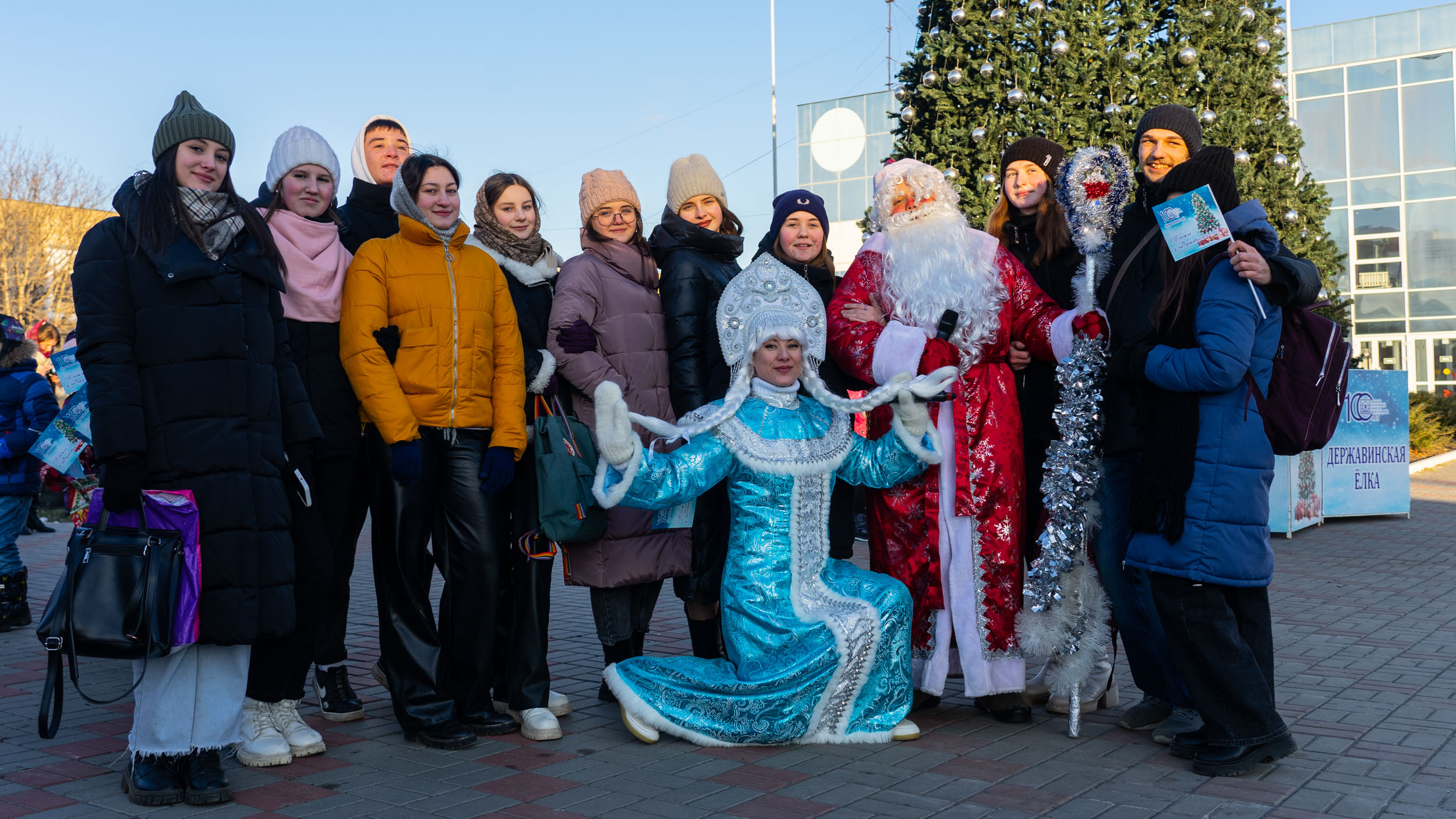 Изображение новости: В Державинском открыли главную елку университета