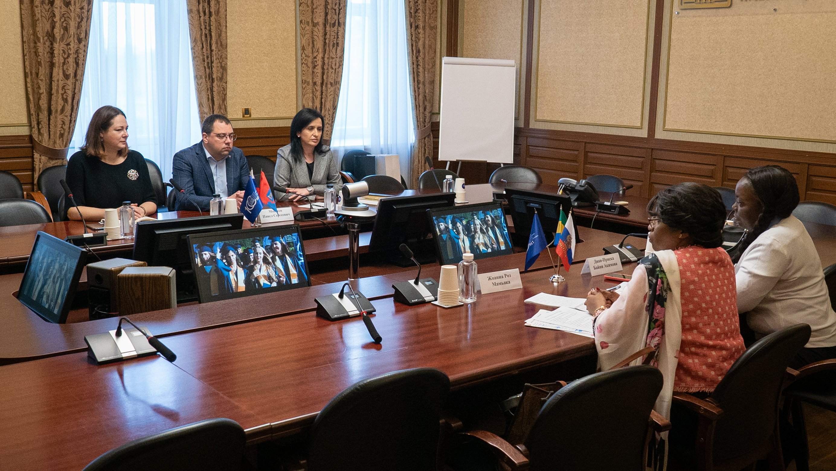 Изображение новости: Державинский университет посетила посол Габонской Республики г-жа Жоанна Роз Мамьяка