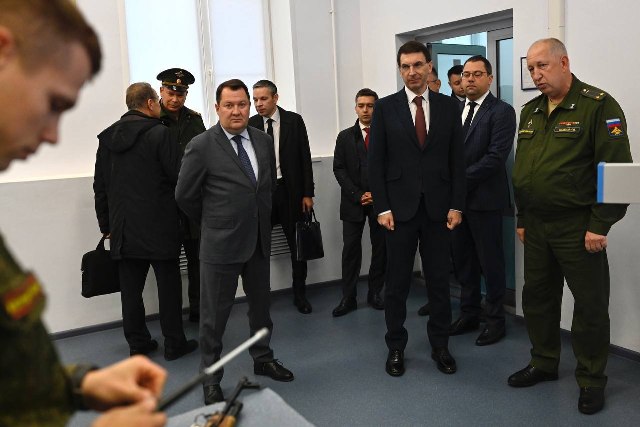 Полномочный представитель Президента РФ в ЦФО Игорь Щеголев посетил военный учебный центр при ТГУ им. Г.Р.Державина
