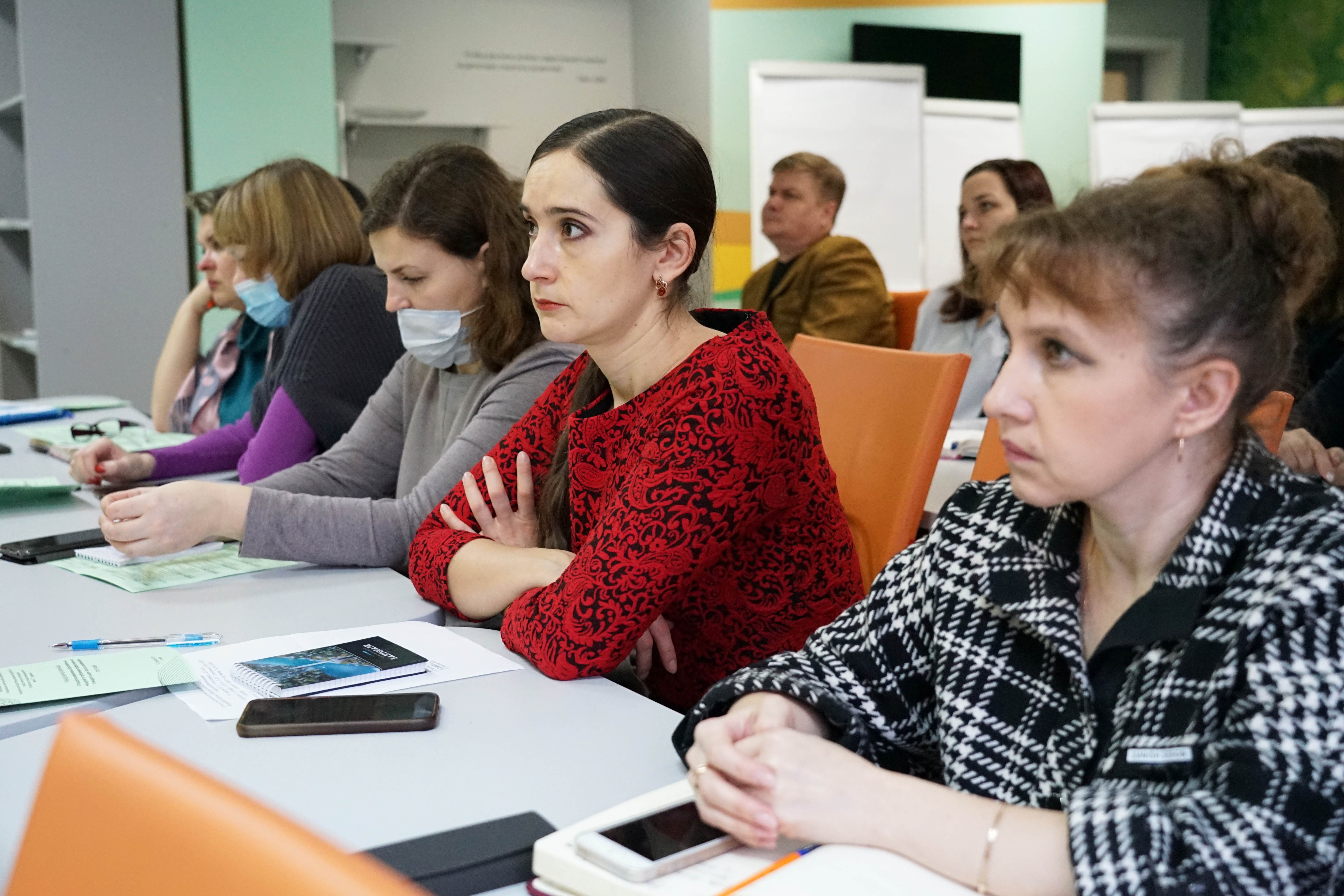 Изображение новости: Эксперт Национального агентства развития квалификаций Александра Серова проводит тренинги по разработке сквозных образовательных модулей в Державинском университете