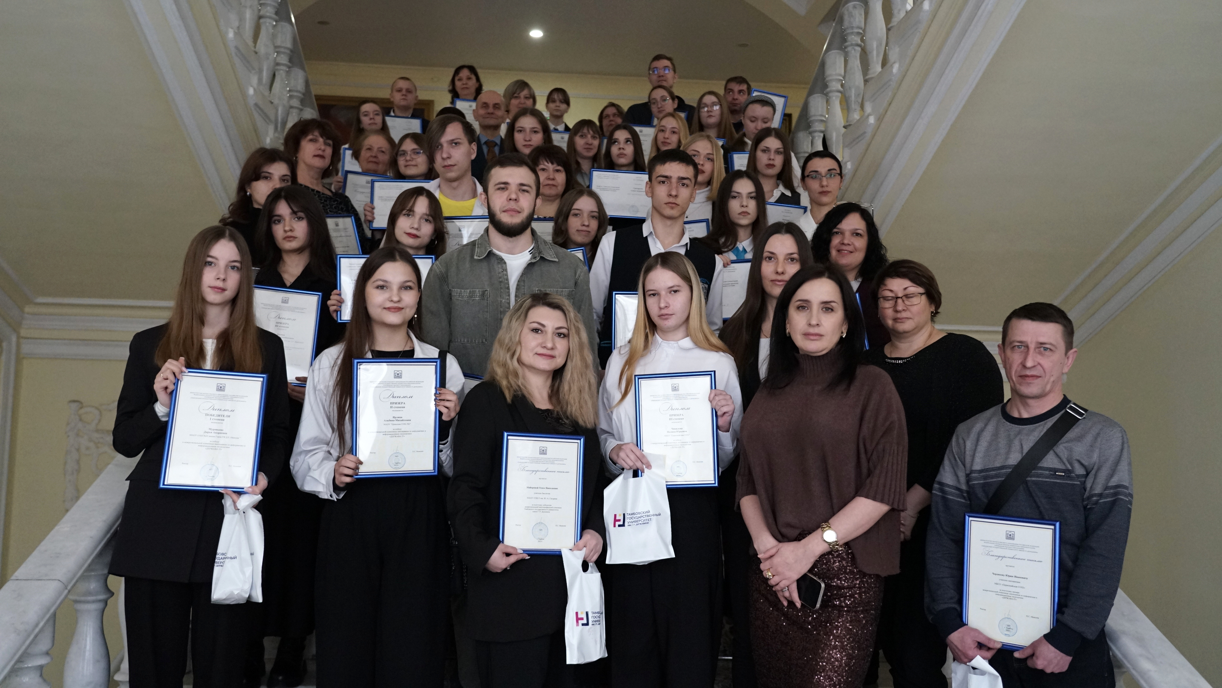 Изображение новости: В Державинском наградили победителей олимпиад для школьников