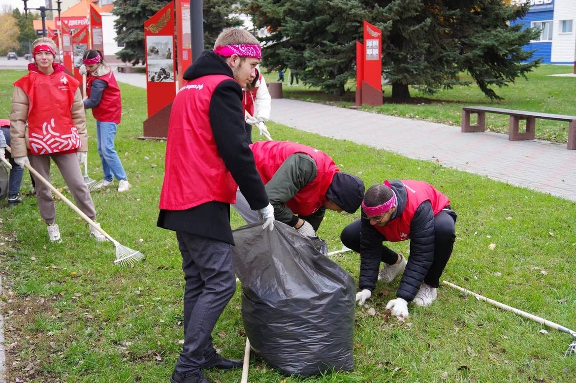 Изображение новости: Державинцы приняли участие в субботнике «Чистые игры»