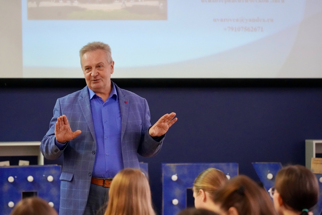 Профессор Евгений Уваров провел лекцию для студентов ЛГПИ