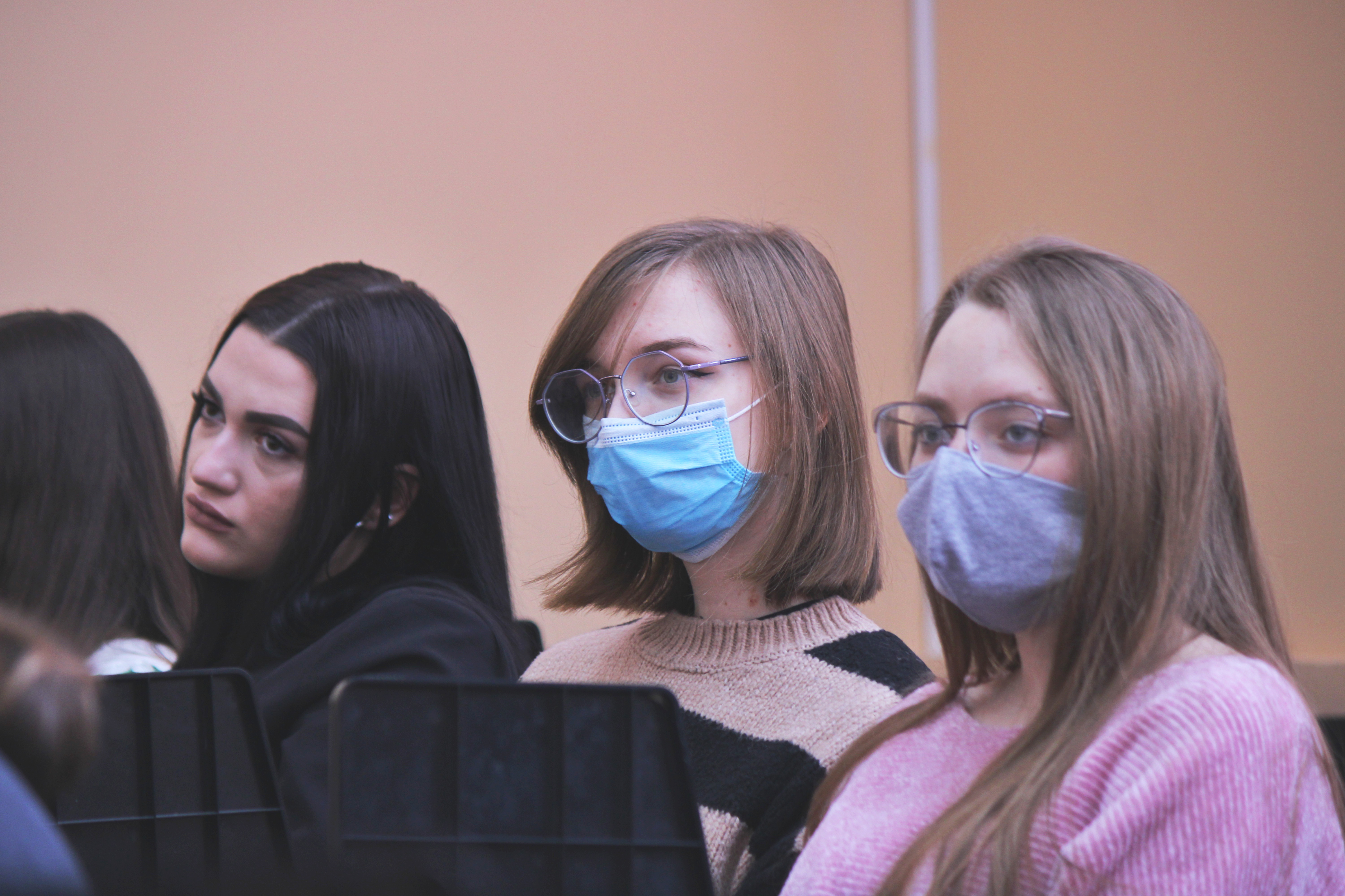 Изображение новости: В Державинском проводит занятия председатель Президиума Союза переводчиков России профессор НГЛУ им. Н. А. Добролюбова Вадим Сдобников