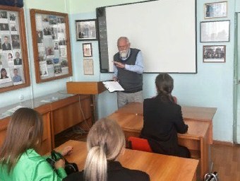 Первокурсники посетили музей института 