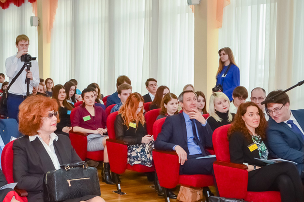 Изображение новости: Студенты и преподаватели ТГУ имени Г.Р. Державина на дипломатическом семинаре