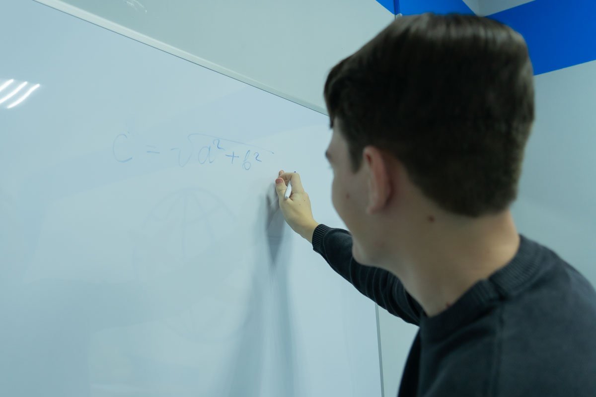 Изображение новости:  В Державинском проходит четвертая профильная смена «Олимпиадная математика»