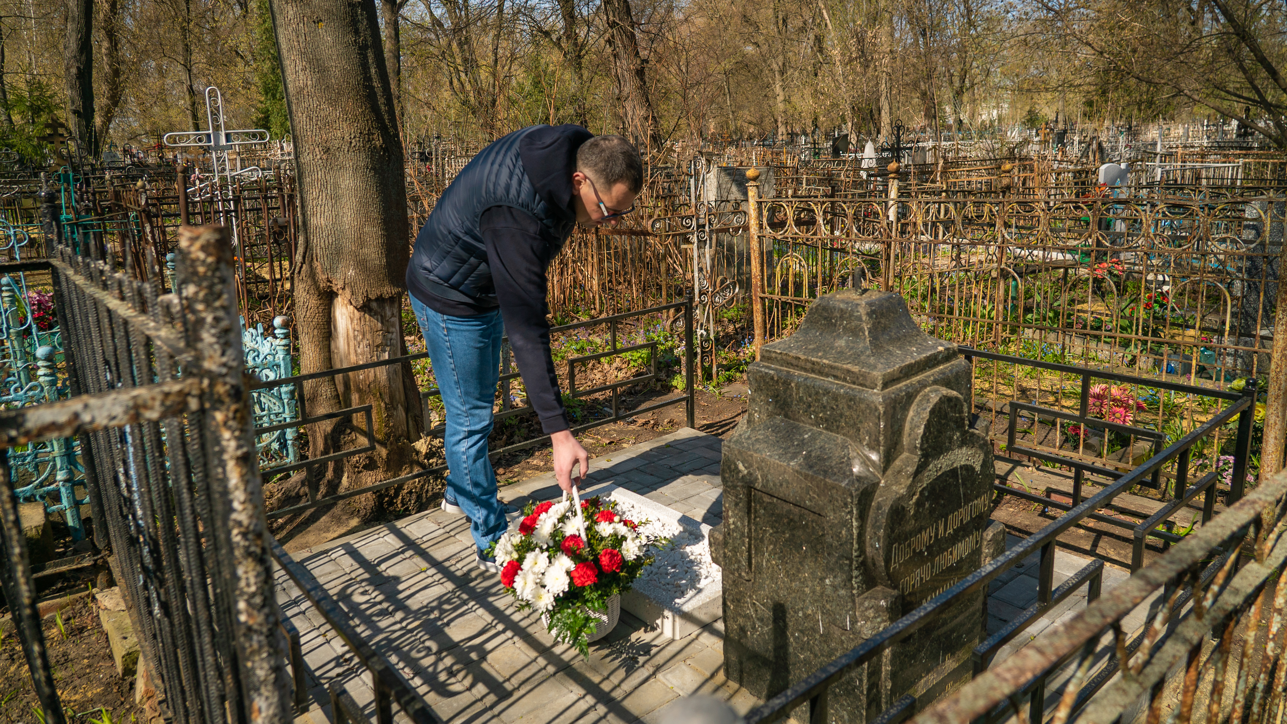 Изображение новости: Державинцы почтили память ректоров, похороненных на Воздвиженском кладбище Тамбова