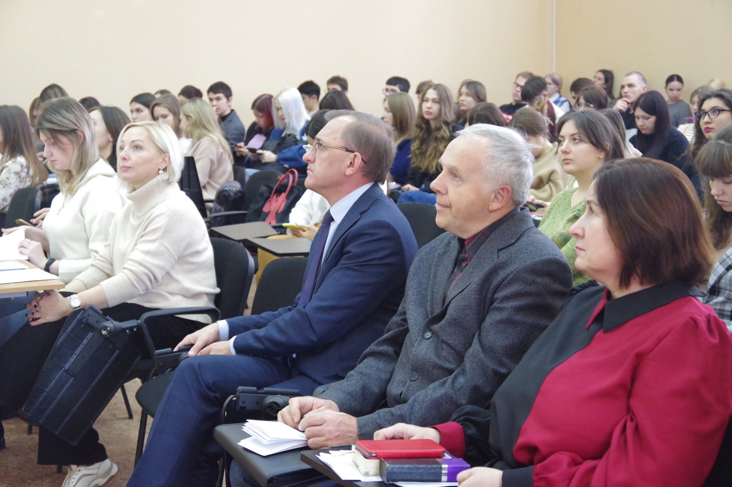 Изображение новости: Председатель избирательной комиссии Тамбовской области Андрей Офицеров прочитал лекцию для студентов Державинского