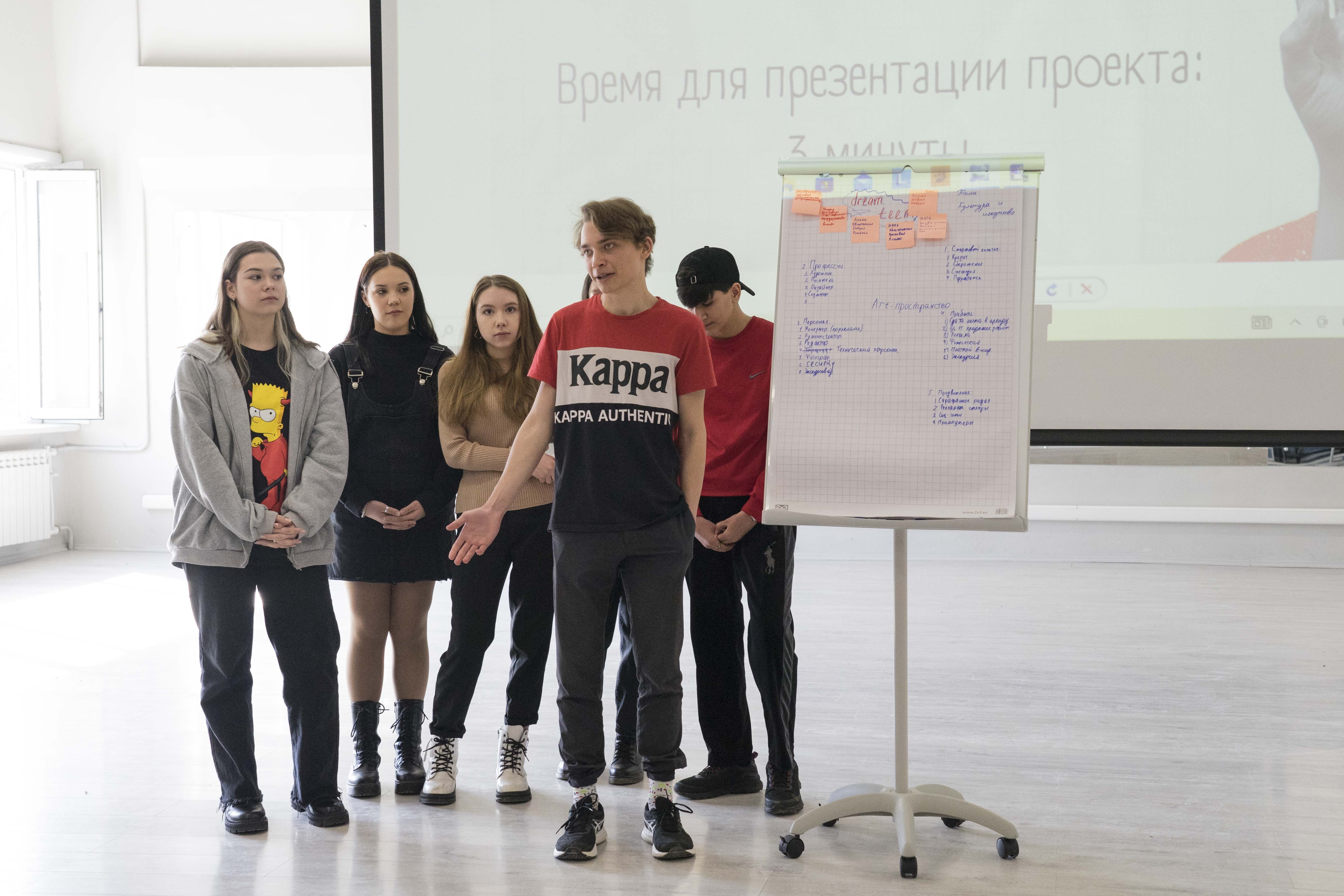 Изображение новости: Державинский по программе сетевого взаимодействия со школами проводит очные занятия для старшеклассников
