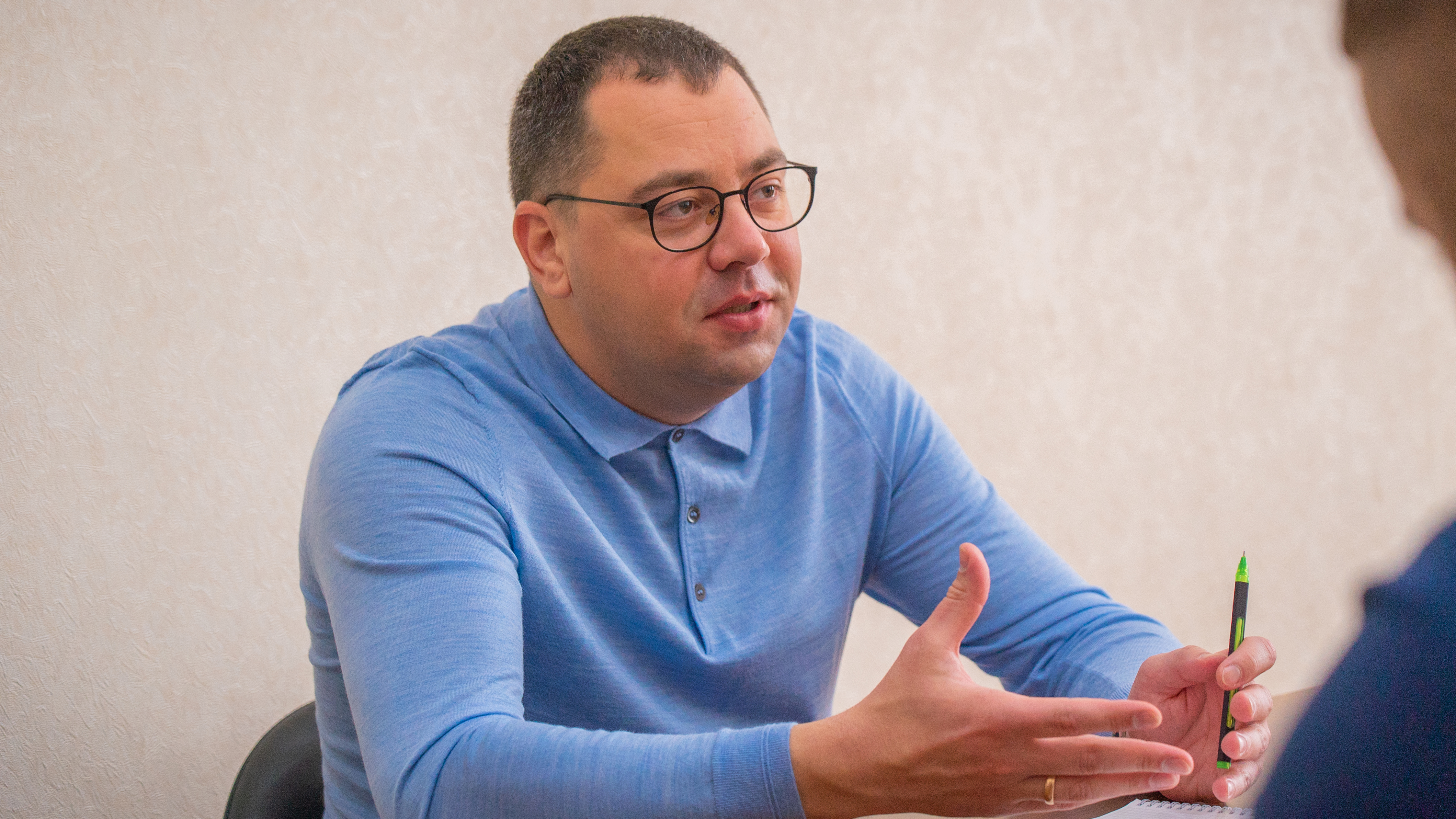 Изображение новости: Волонтеры-медики Державинского университета Виктор Папин и Богдан Павлов вернулись из гуманитарной поездки в ЛНР 