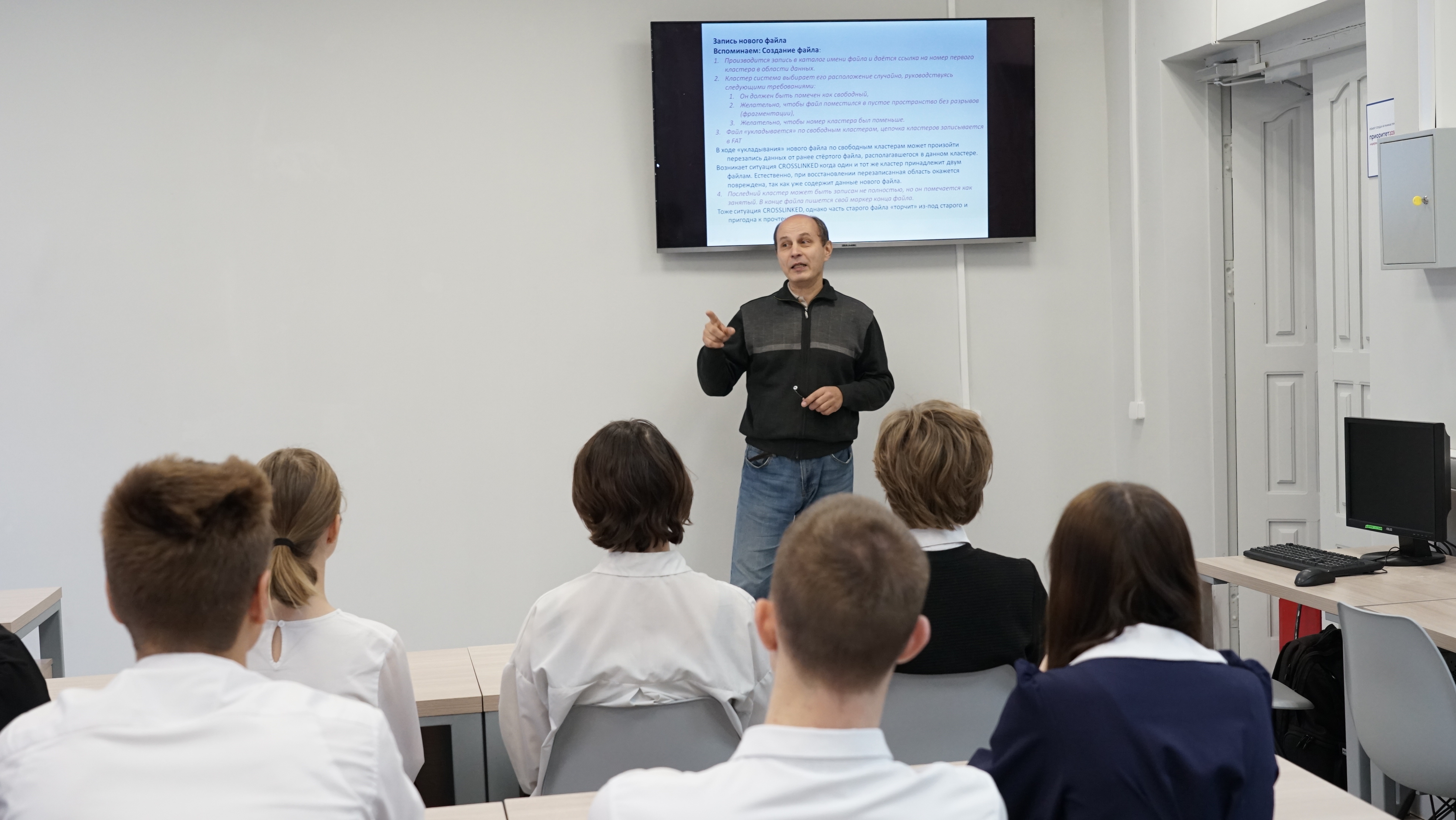 Изображение новости: В Державинском прошли мастер-классы для школьников по IТ-профилю 