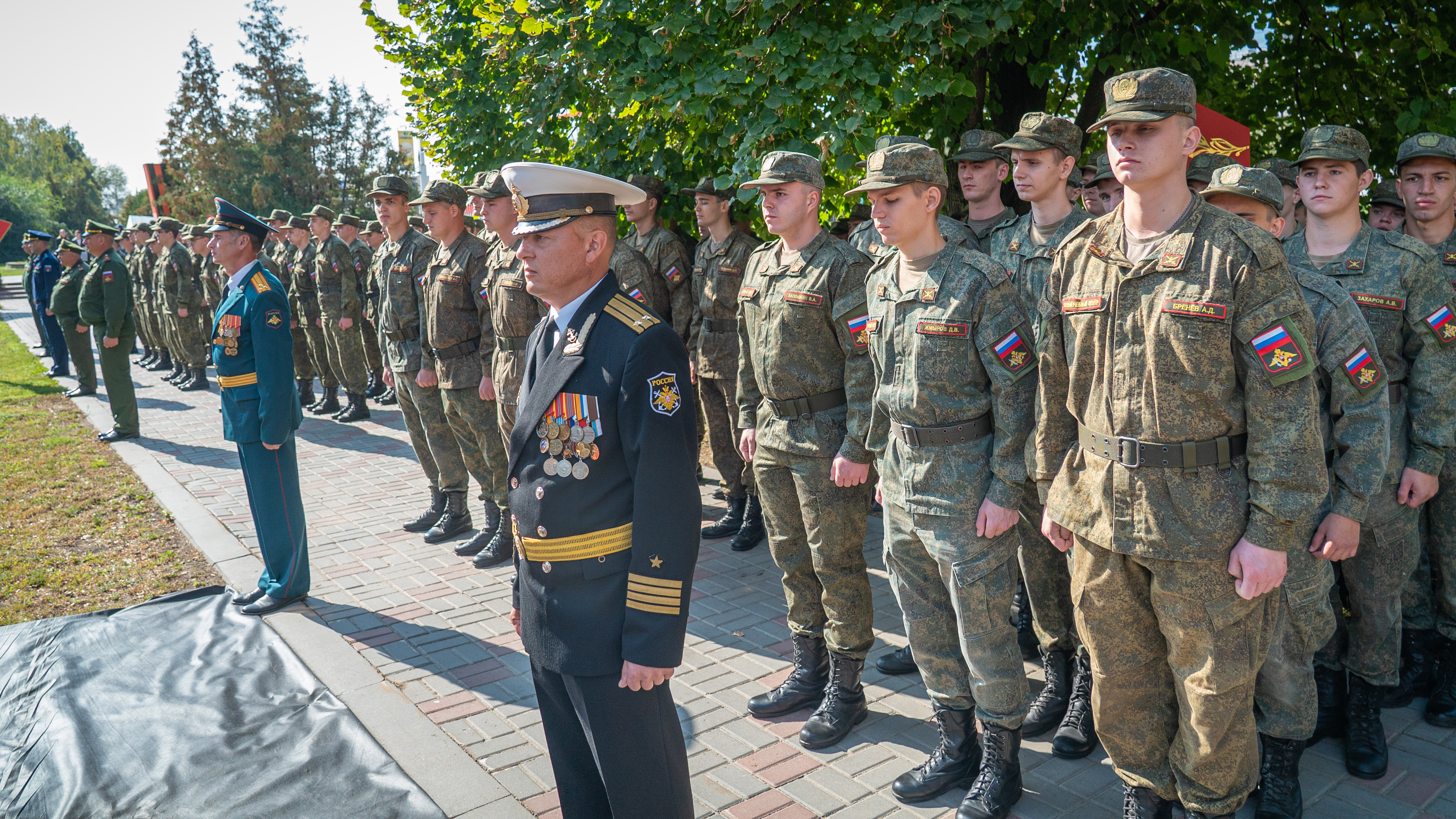Изображение новости: Выпускники Военного учебного центра Державинского получили погоны сержанта 