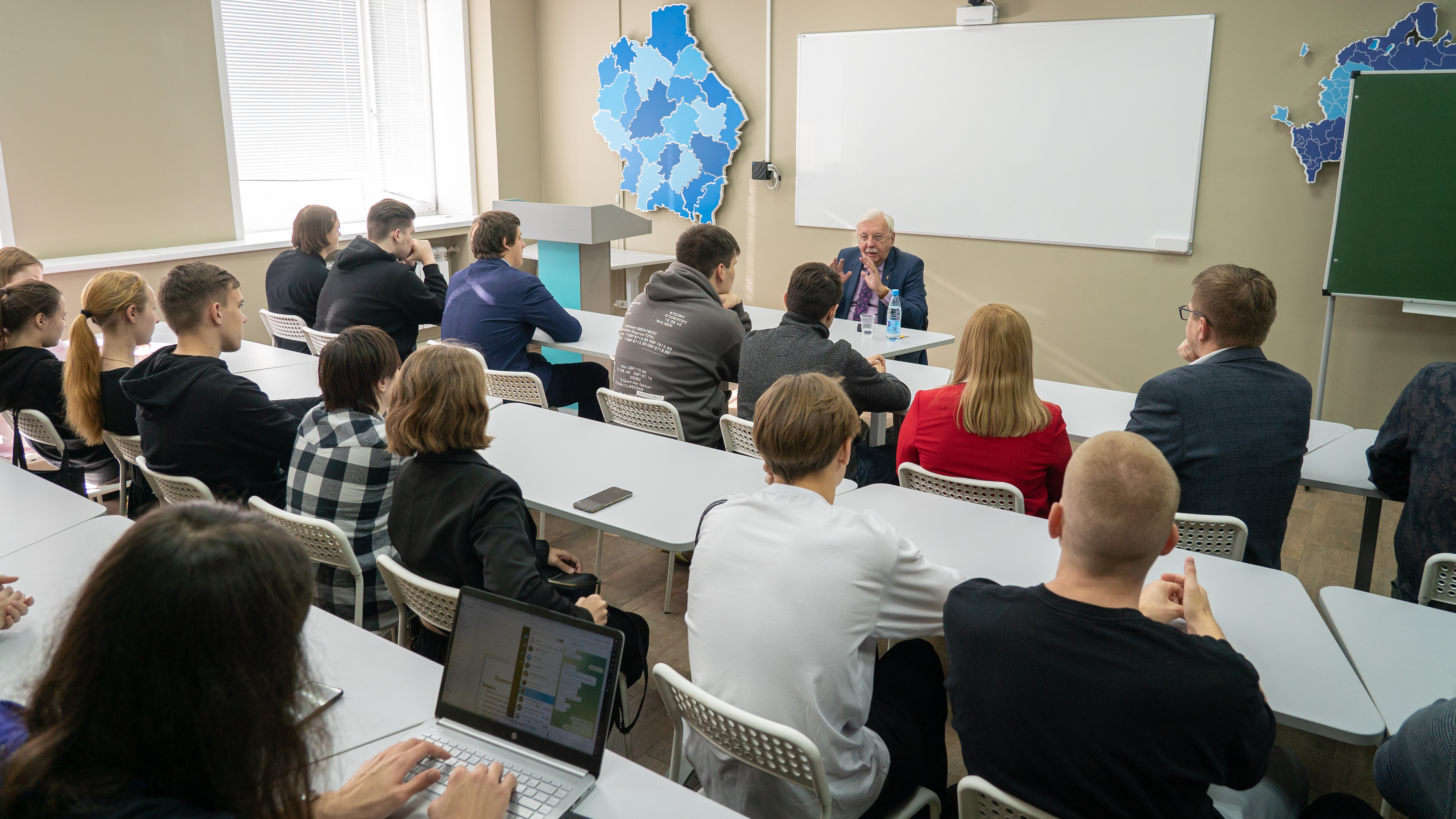 Изображение новости: Преподаватели и студенты Державинского встретились с Виталием Третьяковым