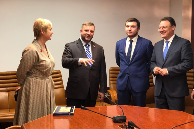Изображение новости: Студенты Державинского встретились с сенаторами в Совете Федерации