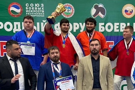 Изображение новости: Студент Державинского Уске Тамоян выиграл Кубок мира по борьбе на поясах