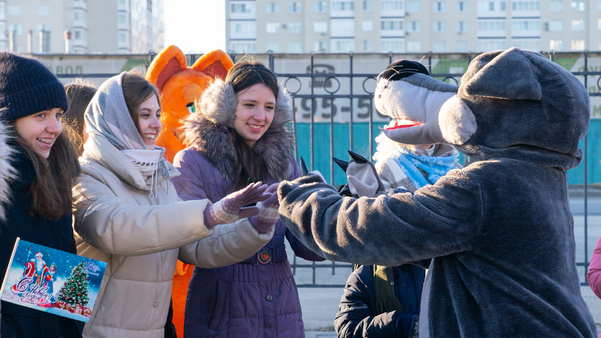 Изображение новости: В Державинском открыли главную елку университета