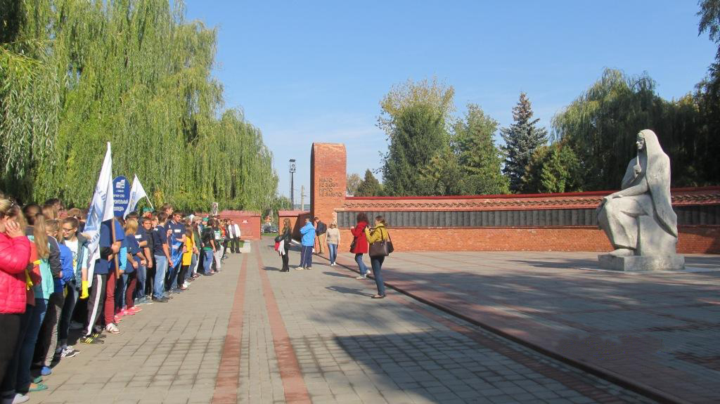 Изображение новости: Студенты ТГУ приняли участие в траурном митинге, посвященном 70-летию Великой Победы