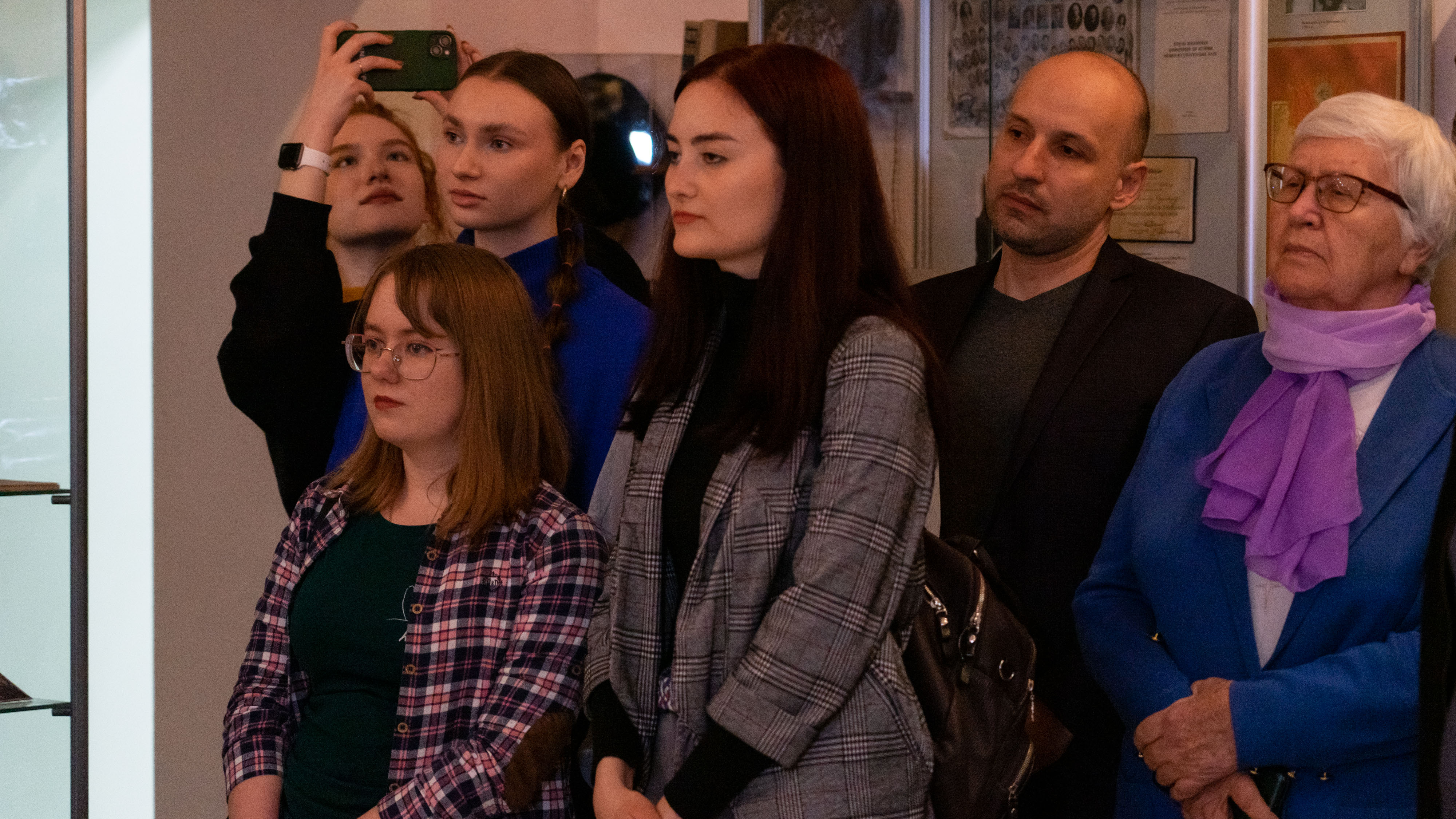 Изображение новости: В Державинском открылась выставка «Связаны одной нитью»