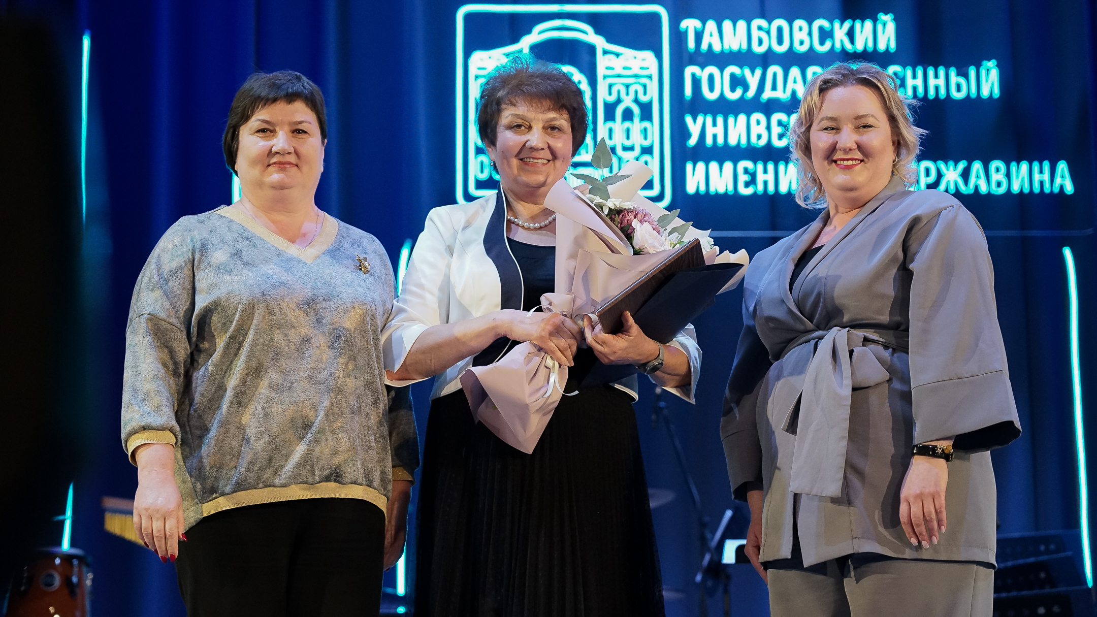Изображение новости: Преподавателей Державинского поздравили  с профессиональным праздником 
