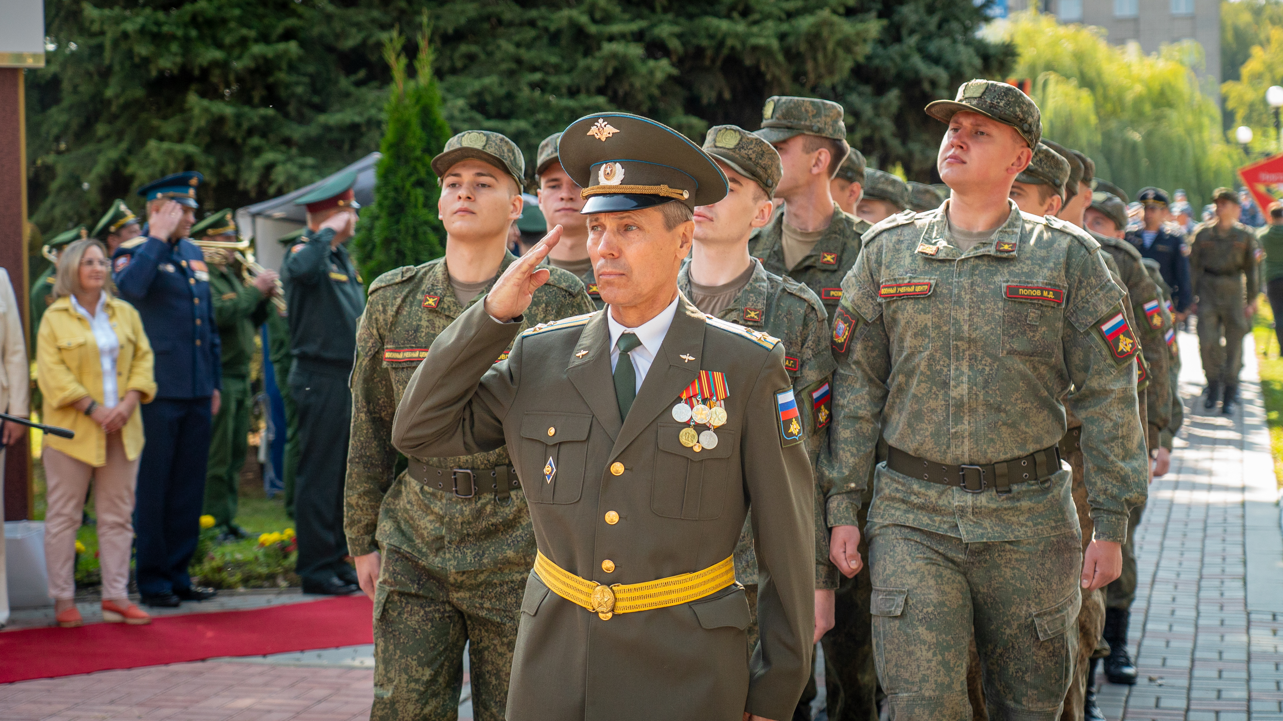 Изображение новости: Выпускники Военного учебного центра Державинского получили погоны сержанта 