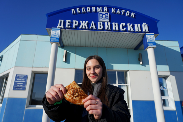 Изображение новости: На ледовом катке «Державинский» отпраздновали широкую Масленицу