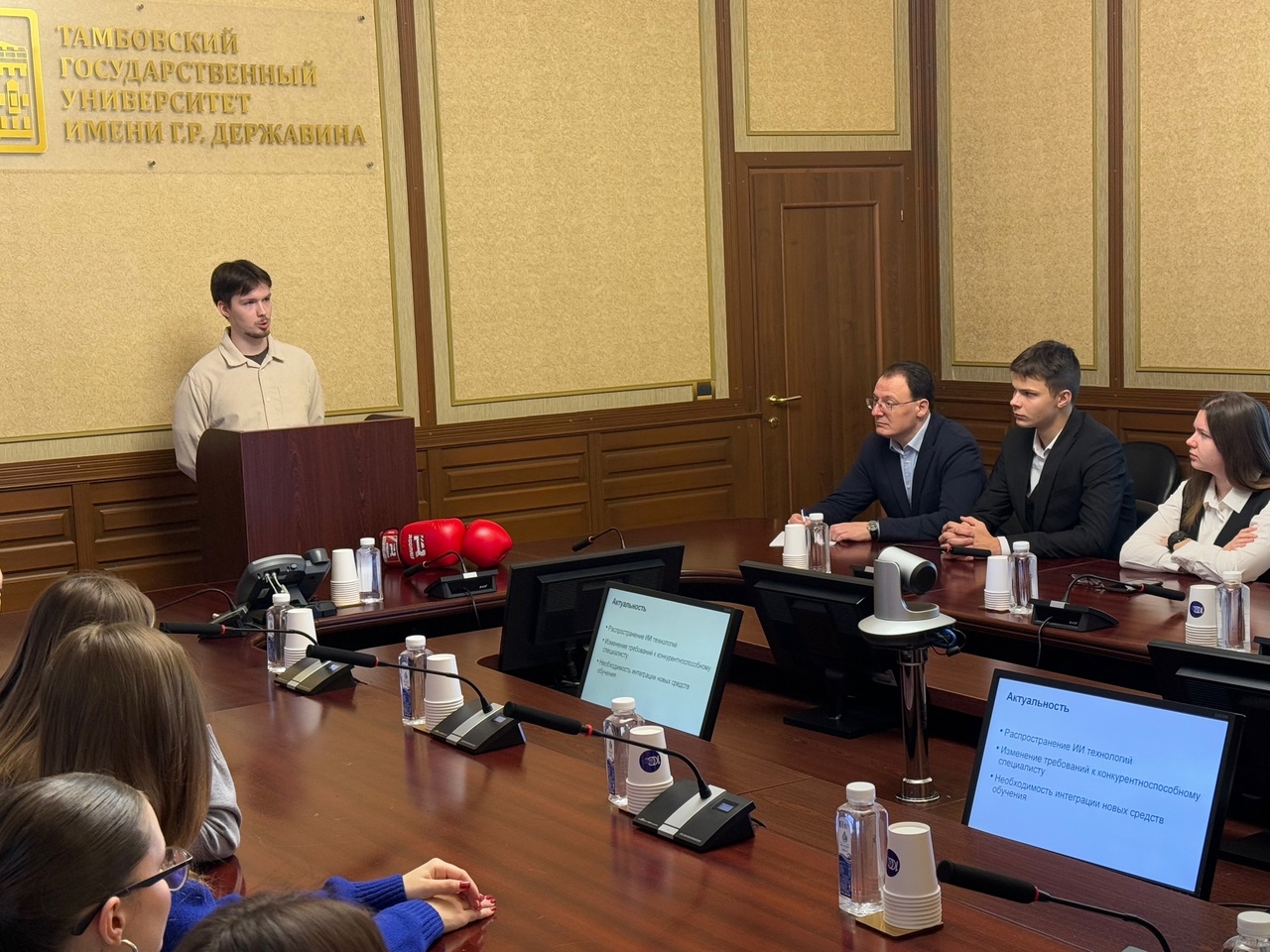 Изображение новости: В Державинском прошел «Научный баттл»