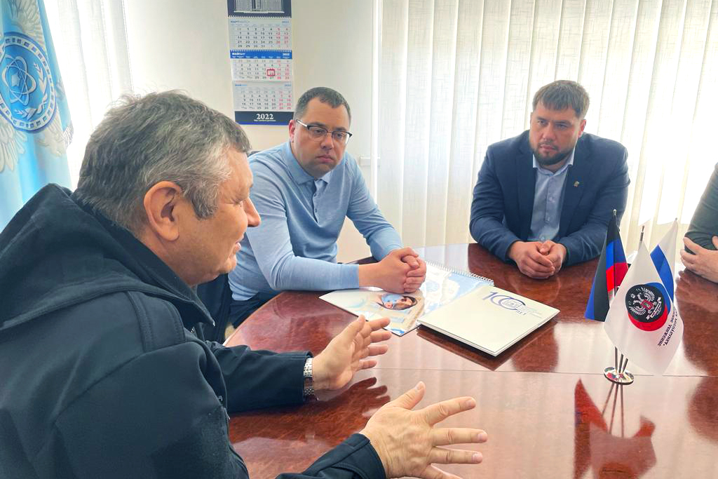Изображение новости: Проректор Державинского университета Павел Моисеев провел переговоры в ДНР
