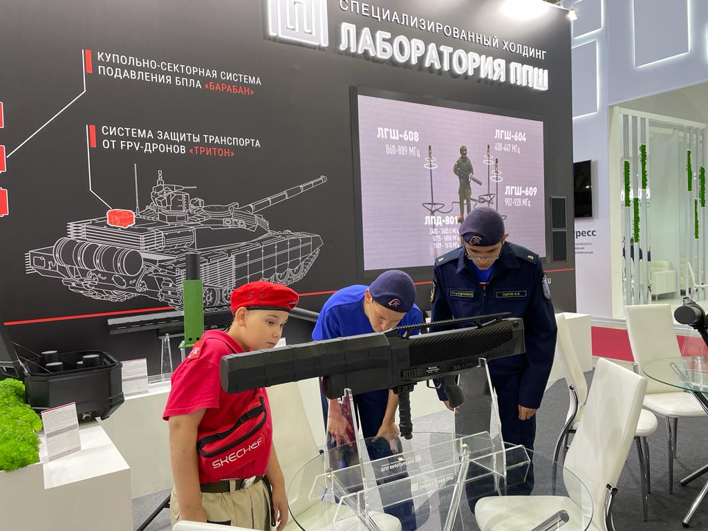 Изображение новости: Державинский принял участие в Международном военно-техническом форуме «Армия-2023»