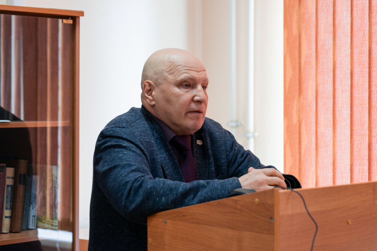 Изображение новости: Лингвист, главный научный сотрудник Центра ареальной лингвистики Института славяноведения РАН Сергей Мызников прочитал лекции для студентов Державинского