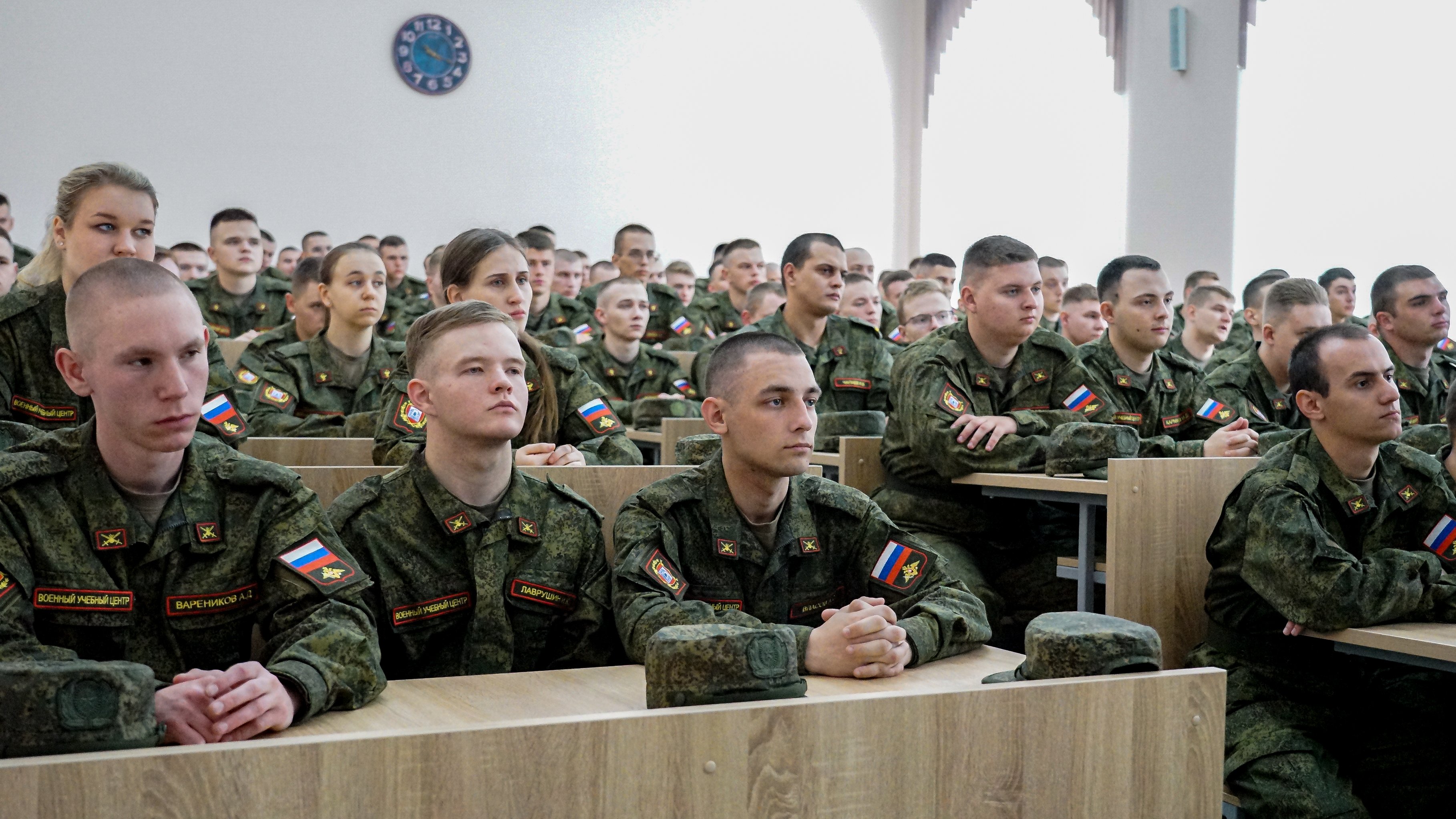 Изображение новости: В Державинском прошел торжественный парад Победы и встреча с героями СВО