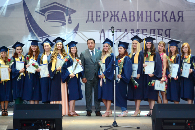 Изображение новости: Выпускники ТГУ отпраздновали окончание студенческой жизни на «Державинской ассамблее»