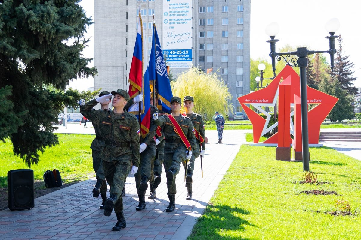 Изображение новости: Державинцы дали старт легкоатлетическому пробегу в честь 77-й годовщины Великой Победы