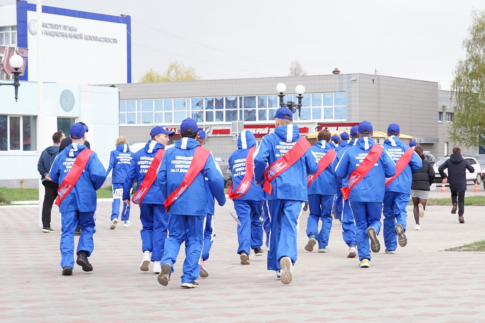 Изображение новости: Державинцы вышли на старт ХХI легкоатлетического пробега ТГУ