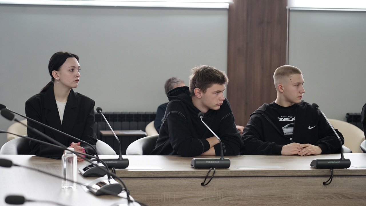 Изображение новости: В Державинском прошел круглый стол «Гордимся и помним»