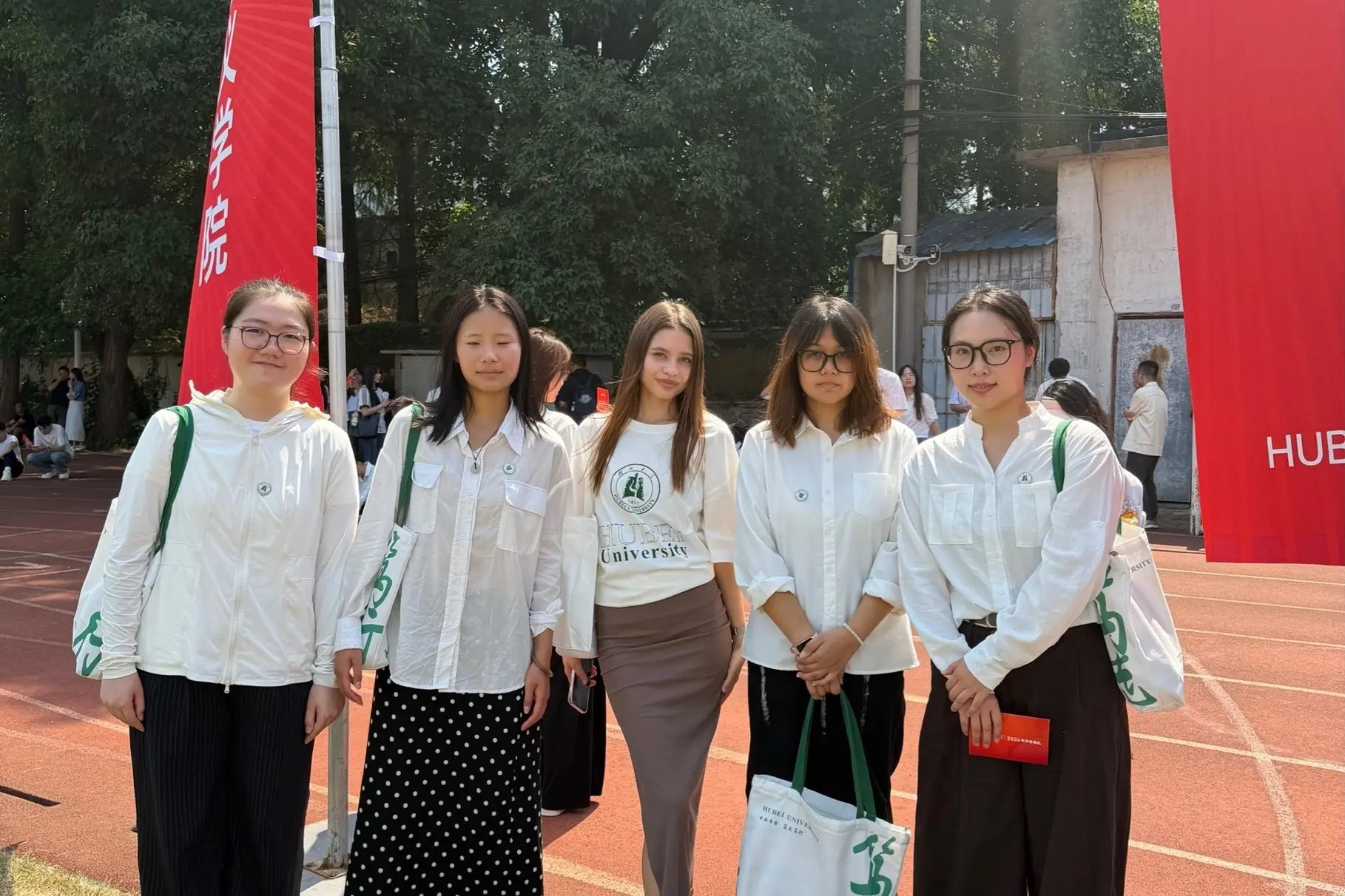 Изображение новости: Студенты Державинского стажируются в ведущих вузах Китая