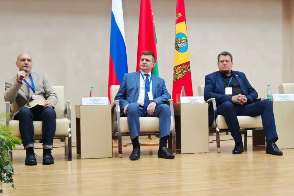 Изображение новости: Профессор Державинского Андрей Прохоров представляет вуз на III Белорусско-Российском студенческом медиафоруме