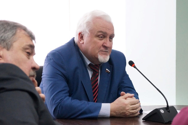 Изображение новости: Студенческий научный совет ТГУ встретился с председателем областной Думы Евгением Матушкиным