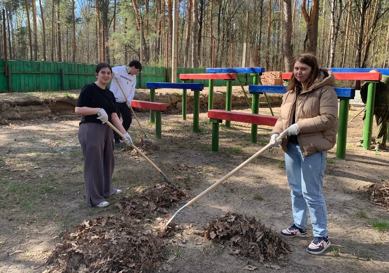 Изображение новости: Державинцы приняли участие в субботнике