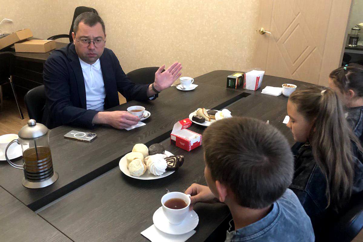 Ректор Державинского Павел Моисеев встретился с многодетной семьей участника СВО фото анонса
