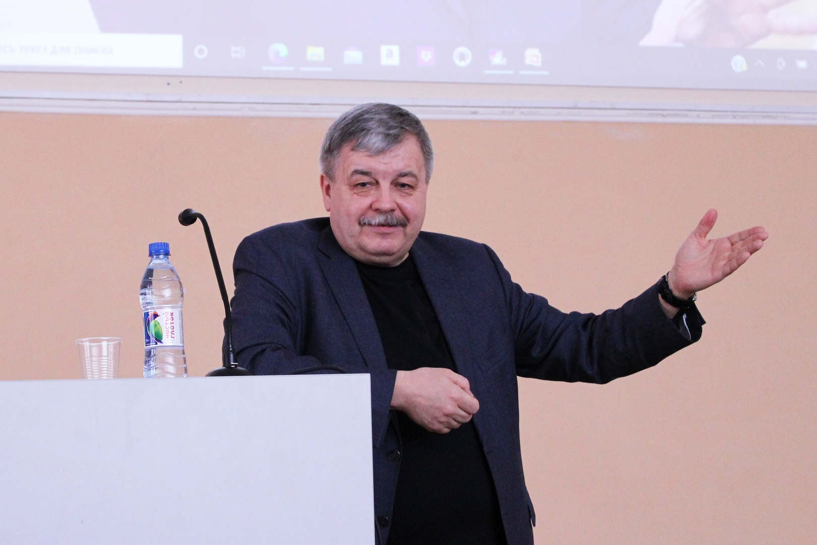 Изображение новости: В Державинском прочитал лекции профессор кафедры телерадиожурналистики СПбГУ Сергей Ильченко