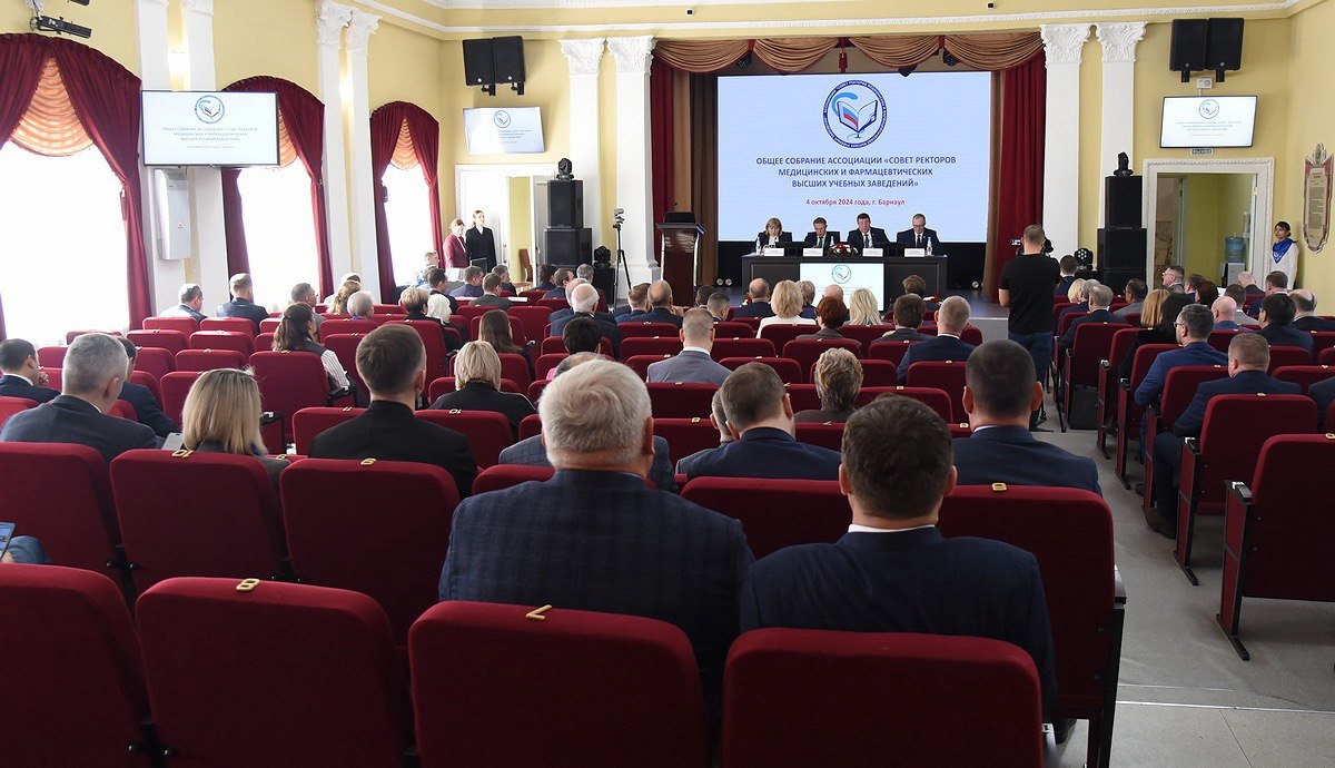 Изображение новости: Директор Института медицины и здоровьесбережения Никита Воронин принял участие в собрании Ассоциации Совета ректоров медицинских вузов