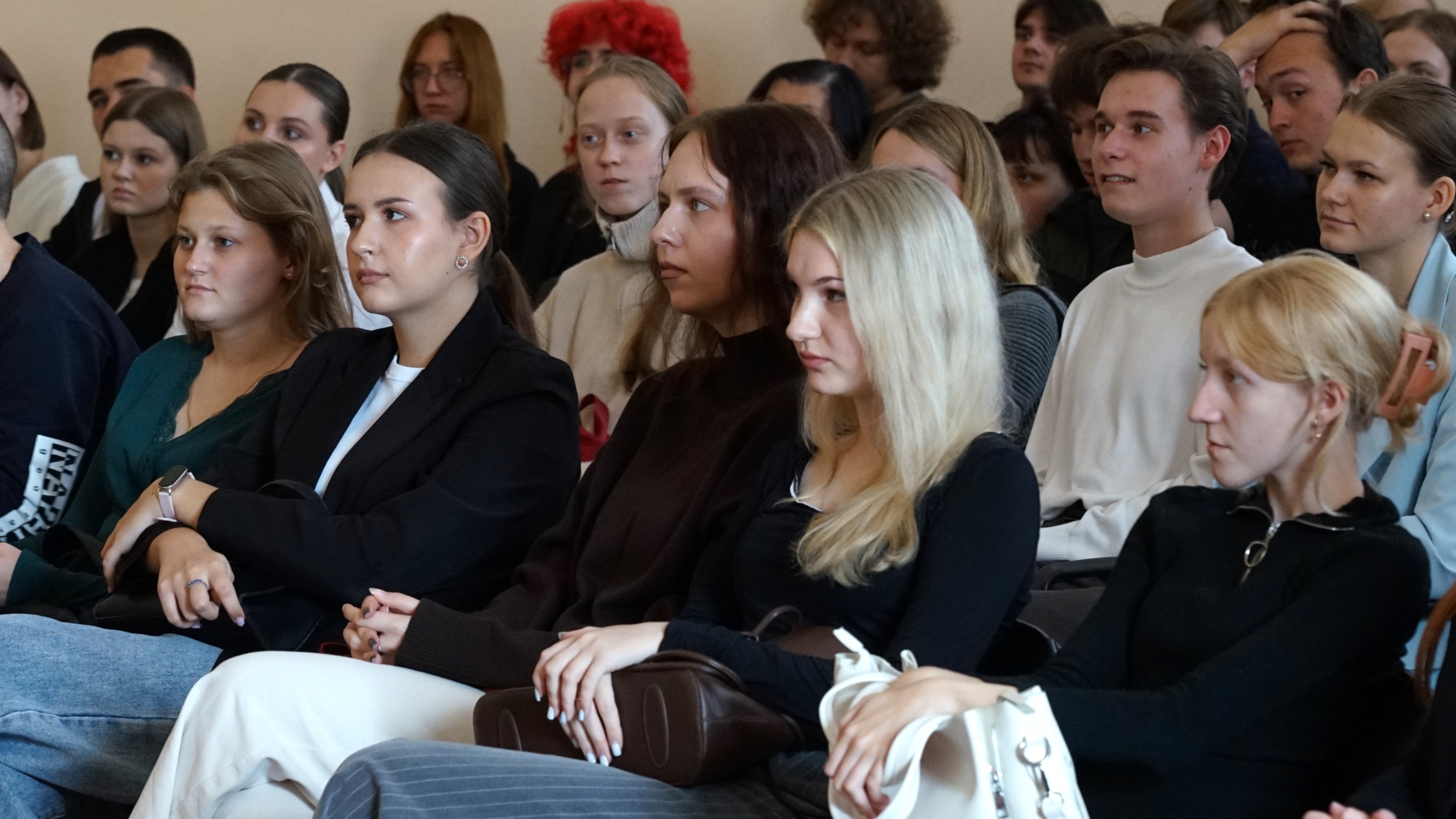 Изображение новости: Державинцы встретились с финалистами национальной премии «Большая книга»