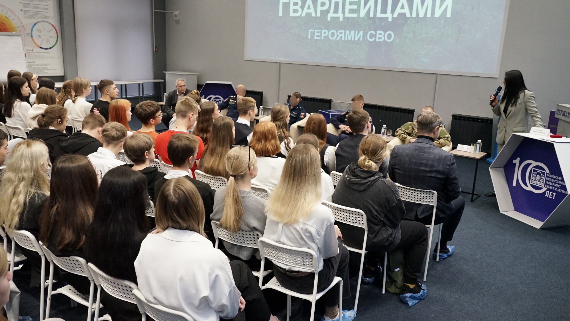 Изображение новости: Накануне Дня народного Единства и Дня военного разведчика в Державинском состоялась встреча с героями СВО